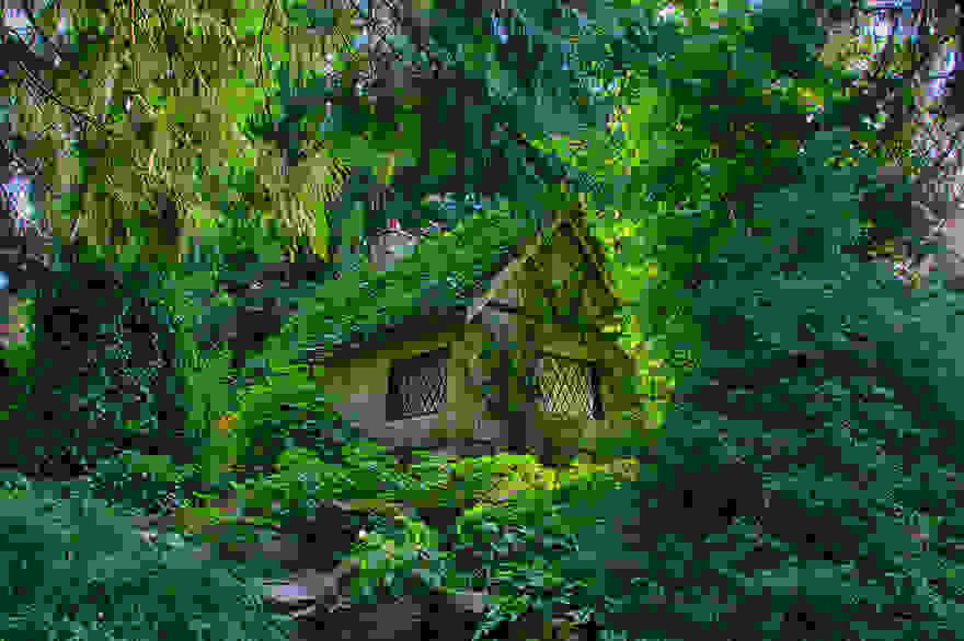 tiny-house-fairytale-nature-landscape-photography-28__880.jpg