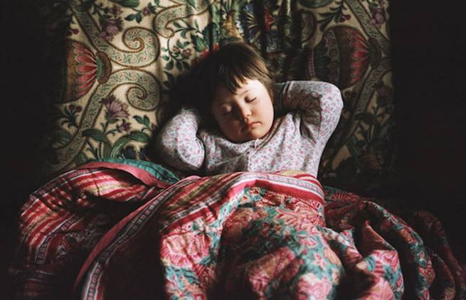 Ψάχνοντας την Alice: Ομορφα πορτραίτα ενός ιδιαίτερου κοριτσιού με σύνδρομο Down