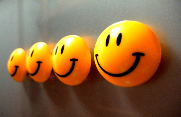 Nicholas Christakis - Όταν χαμογελάτε, ο κόσμος χαμογελά μαζί σας. Οι εκρήξεις επιδημικής υστερίας