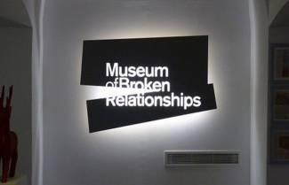 «Μουσείο των Διαλυμένων Σχέσεων» που παρηγορεί τους χωρισμένους!