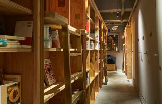 Βιβλιοθήκη με διαμονή επιτρέπει στους αναγνώστες να κοιμούνται στα ράφια