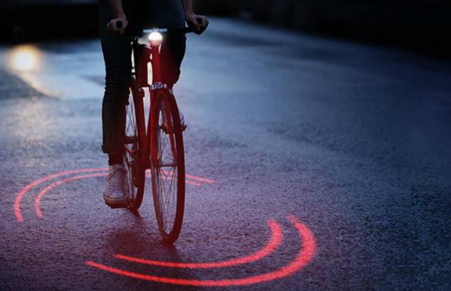 Σύστημα λέιζερ οριοθετεί το χώρο του ποδηλάτη στο δρόμο (video)