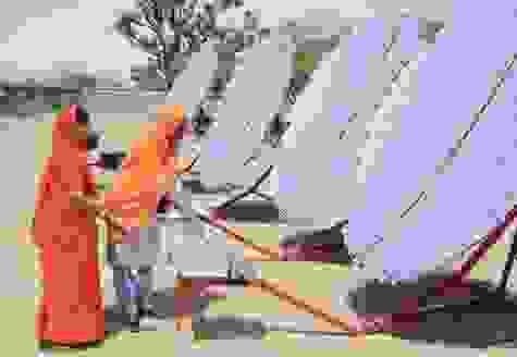 0barefoot solar engineers