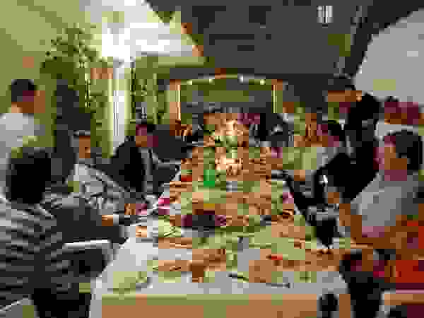 2-greek-family_9075_600x450.jpg