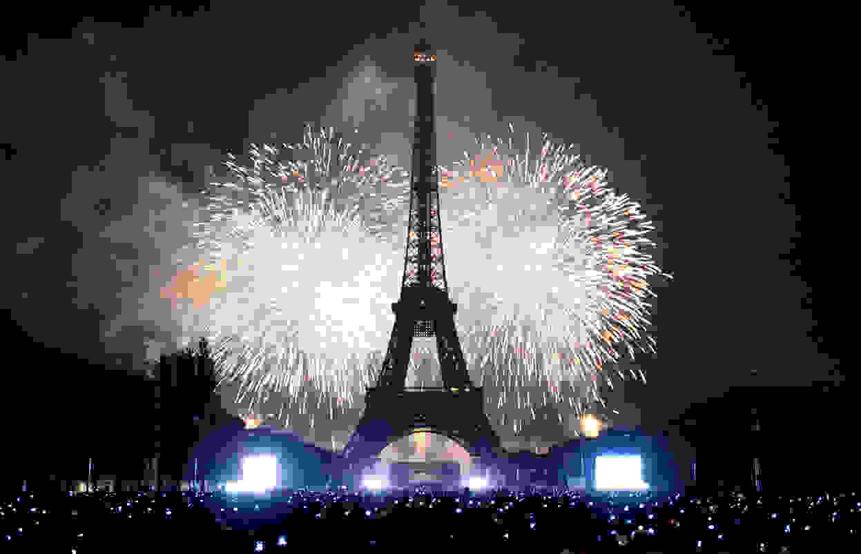 2Paris-New-Years-Eve.jpg