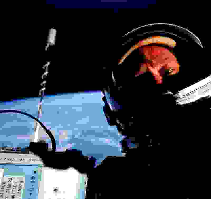5-_Buzz-aldrin-selfie.jpg