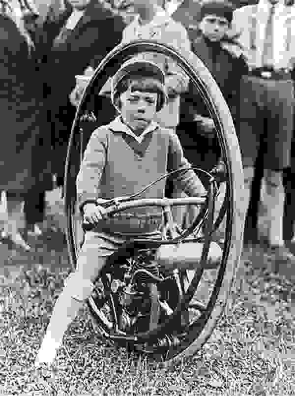 As-you-can-tell-by-the-expression-on-this-young-Parisians-face-nothing-could-could-be-more-fun-than-taking-a.jpg