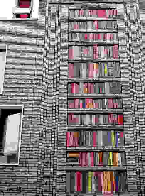 Book-street-art-1_.jpg