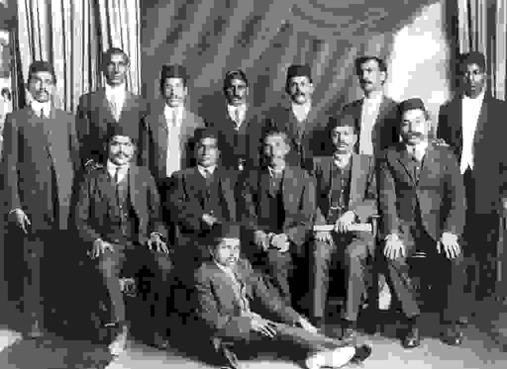 Gandhi_group_South-Africa.jpg