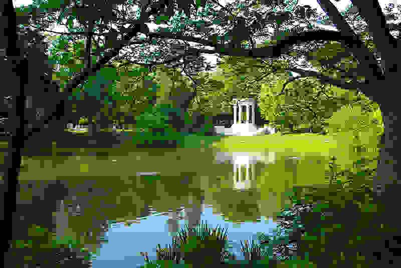 Halcyon_Lake,_Mount_Auburn_Cemetery.jpg