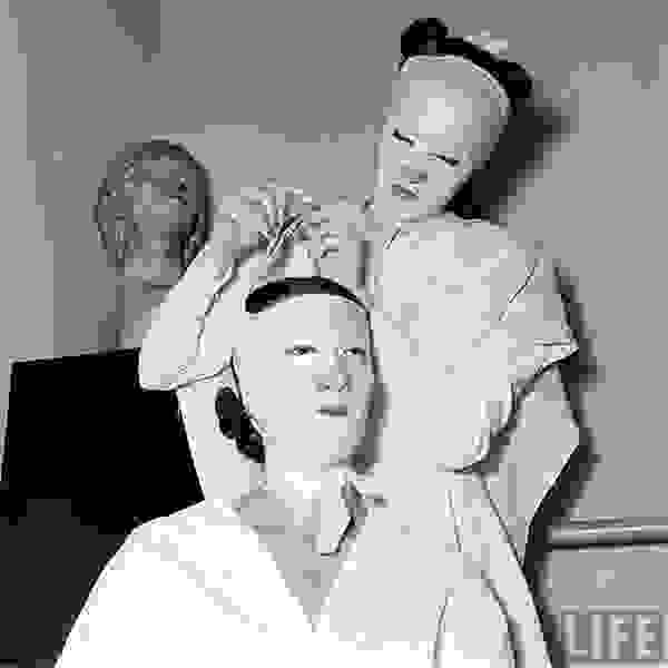 Helena-Rubinstein-beauty-school-2.jpg