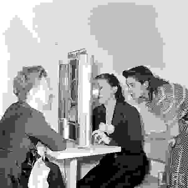 Helena-Rubinstein-beauty-school-4.jpg
