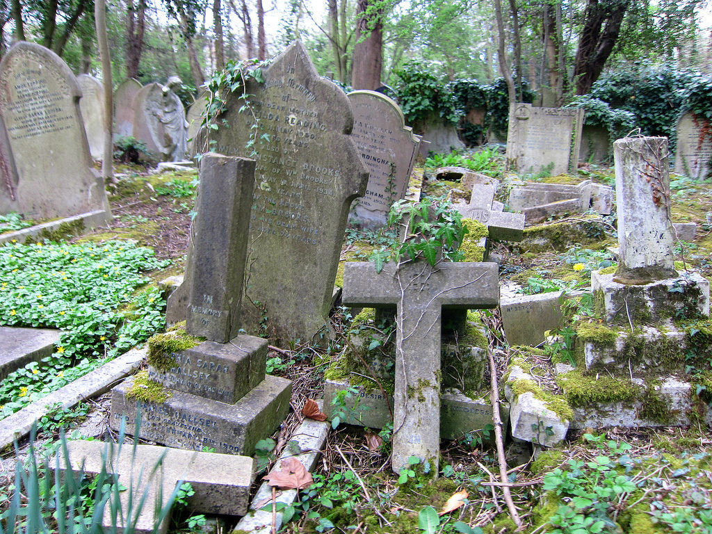 HighgateCemetery.jpeg