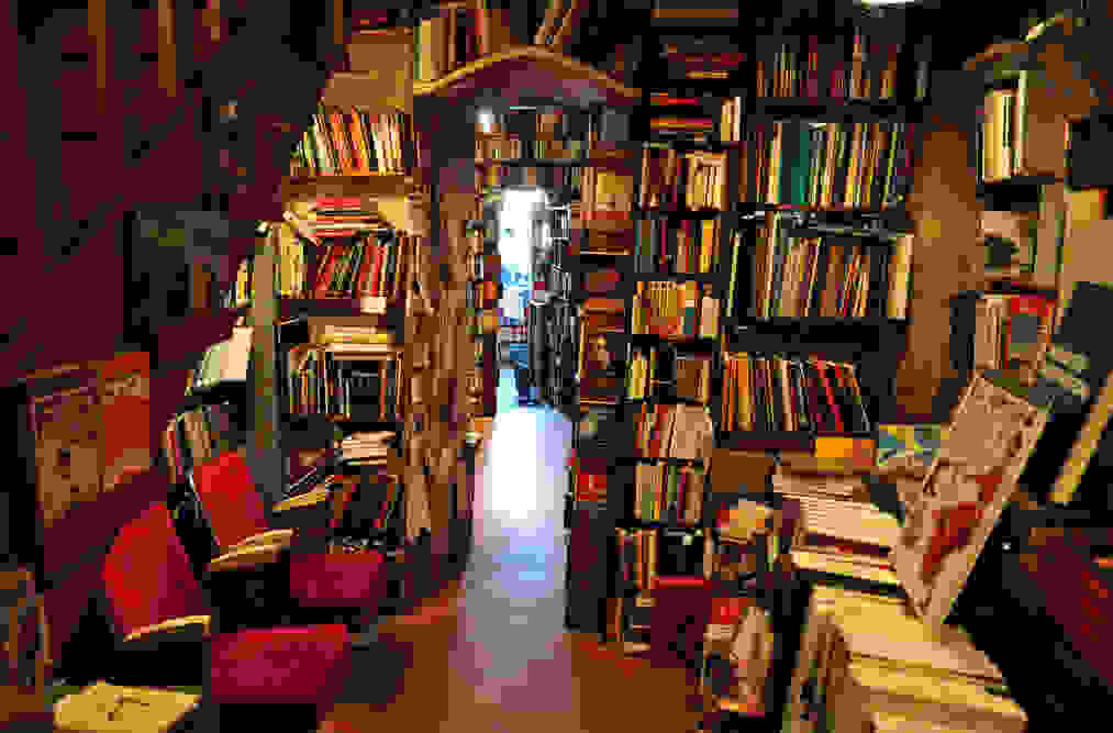 Inside-Shakespeare-and-Co-Paris-Bookshop1.jpg