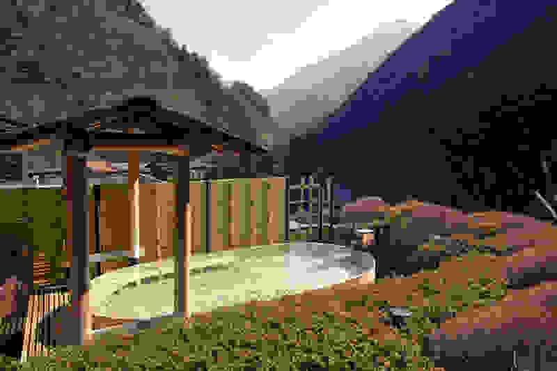 Nishiyama-Onsen-Keiunkan-00.jpg