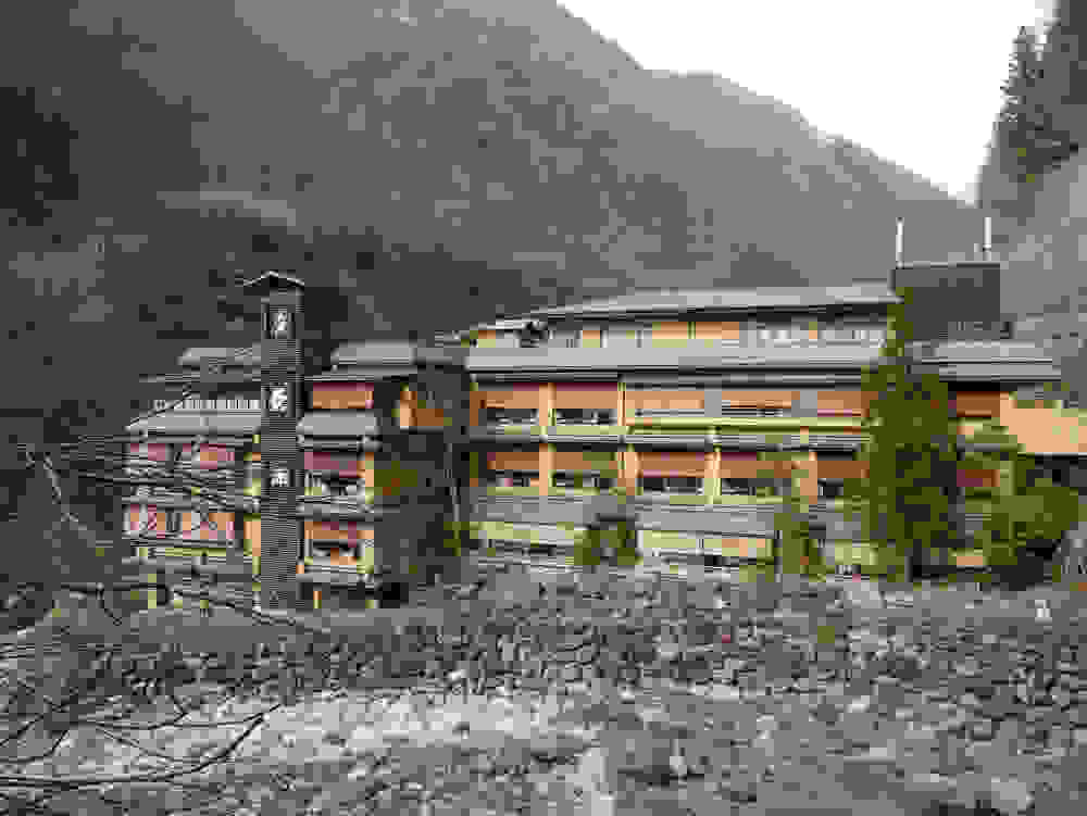 Nishiyama-Onsen-Keiunkan.jpg