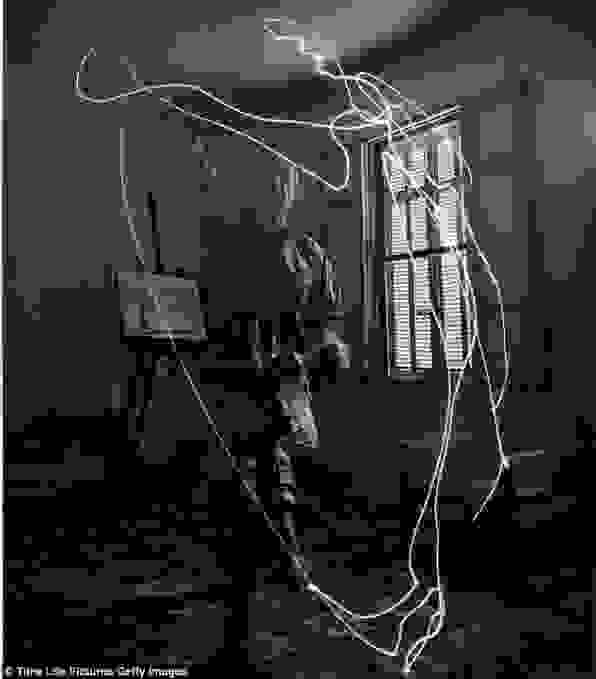 Pablo-Picasso-strobe-light-722.jpg