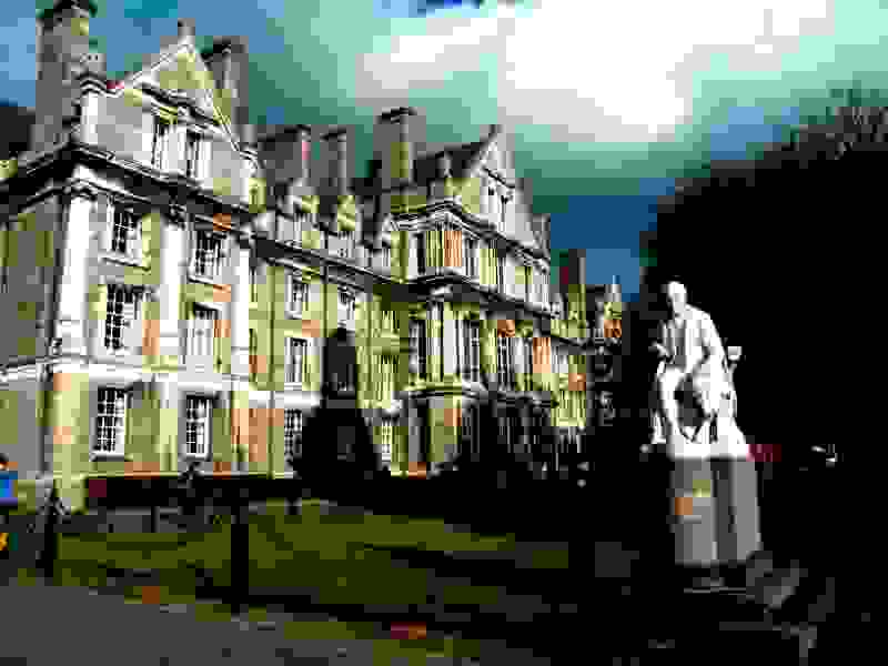 Trinity-College-Dublin.jpg