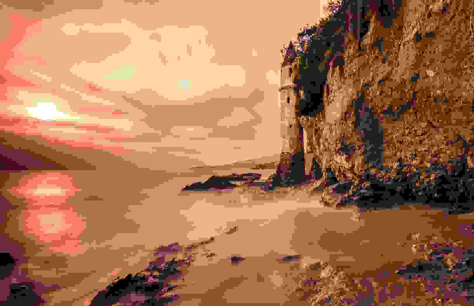 VictoriaBeachLighthouse.jpg