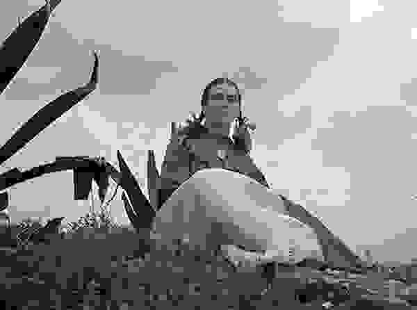 Young-Frida-Kahlo-12.jpg