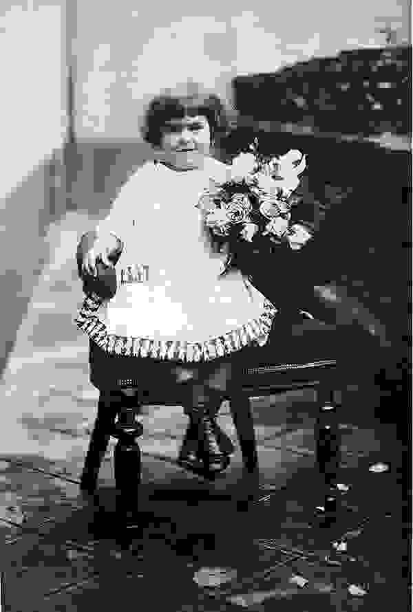 Young-Frida-Kahlo-4.jpg