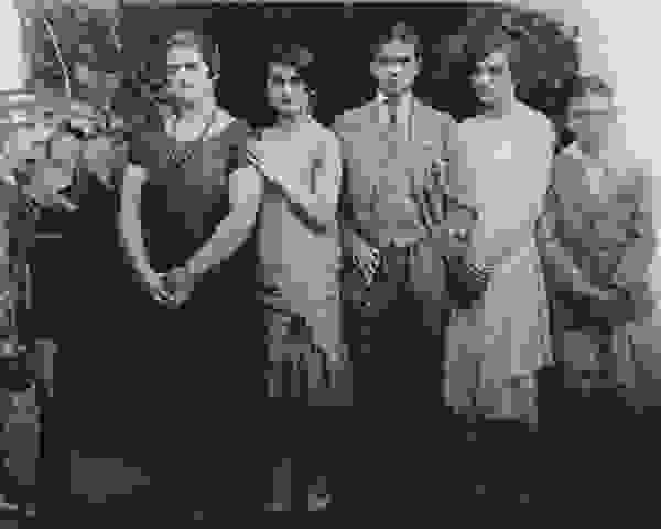 Young-Frida-Kahlo-7.jpg