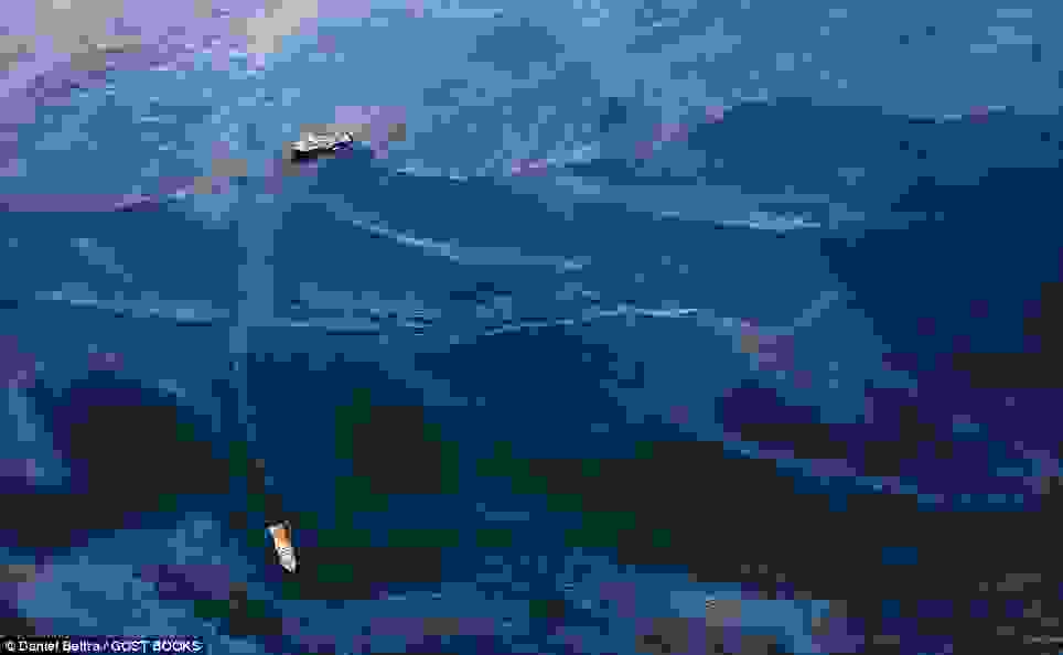 article-2523669-1A183F1200000578-887 964x594