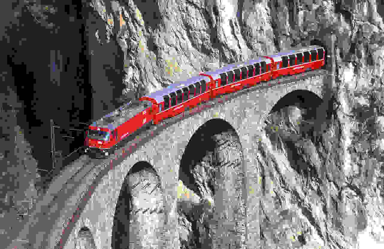 bernina-express-crossing-bridge.jpg