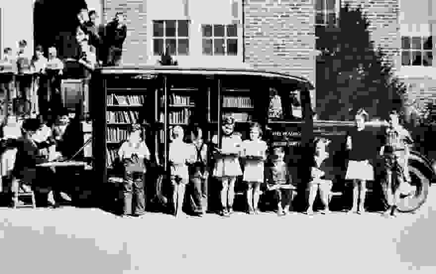 bookmobile-library-on-wheels10.jpg