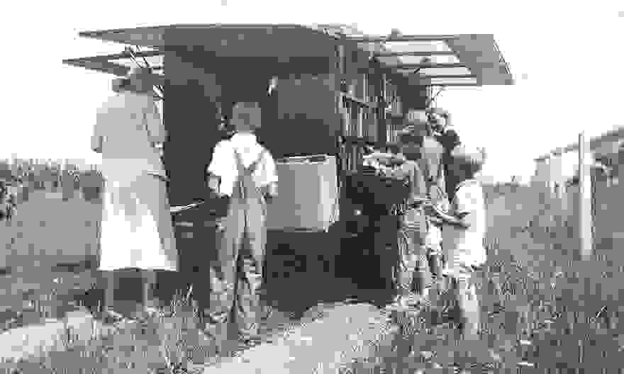 bookmobile-library-on-wheels11.jpg