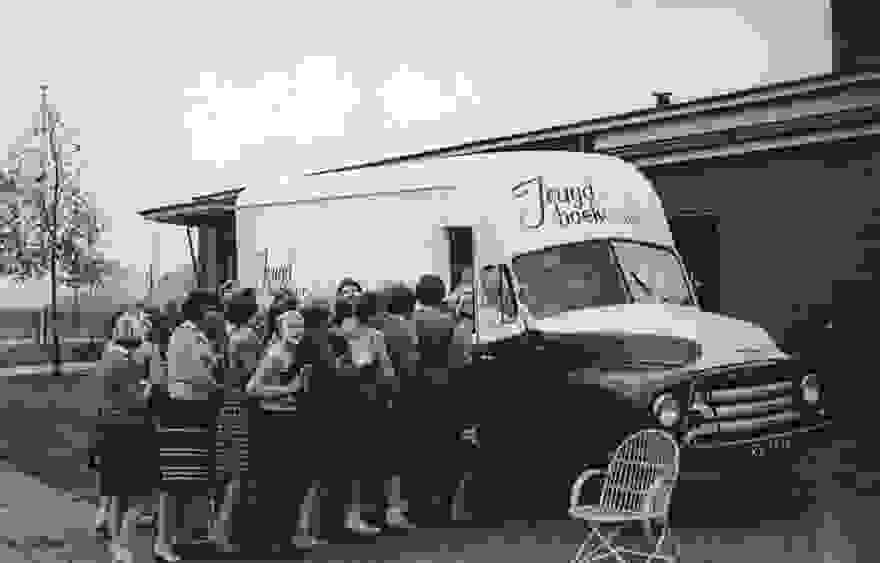 bookmobile-library-on-wheels12.jpg