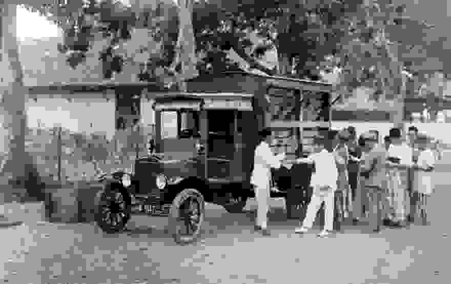 bookmobile-library-on-wheels5.jpg