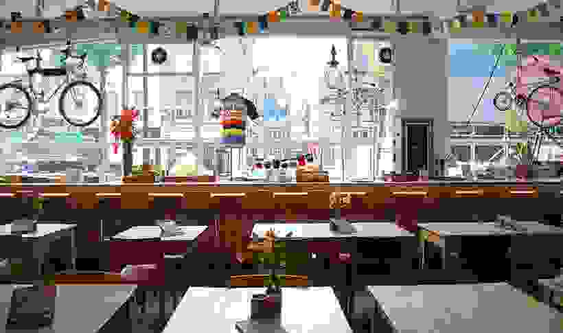 cafe-gia-podilates-i-tasi-pou-saronei-stin-evropi.jpg