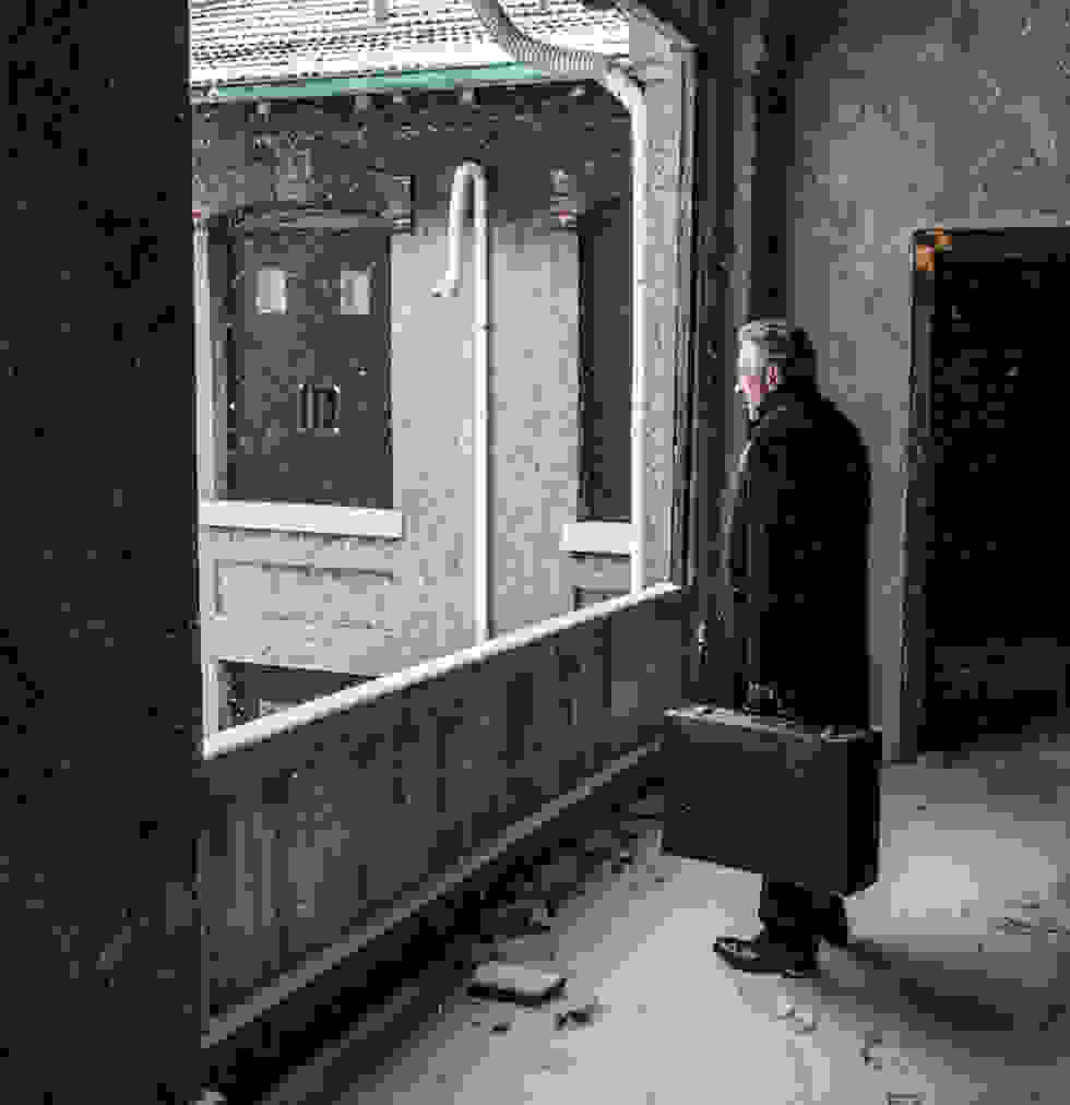 ellis-to-sygklonistiko-film-mikroy-mikous-tou-robert-de-niro-1.jpg