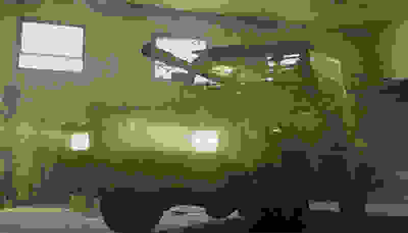 ena-tank-oplismeno-me-900-vivlia768.jpg