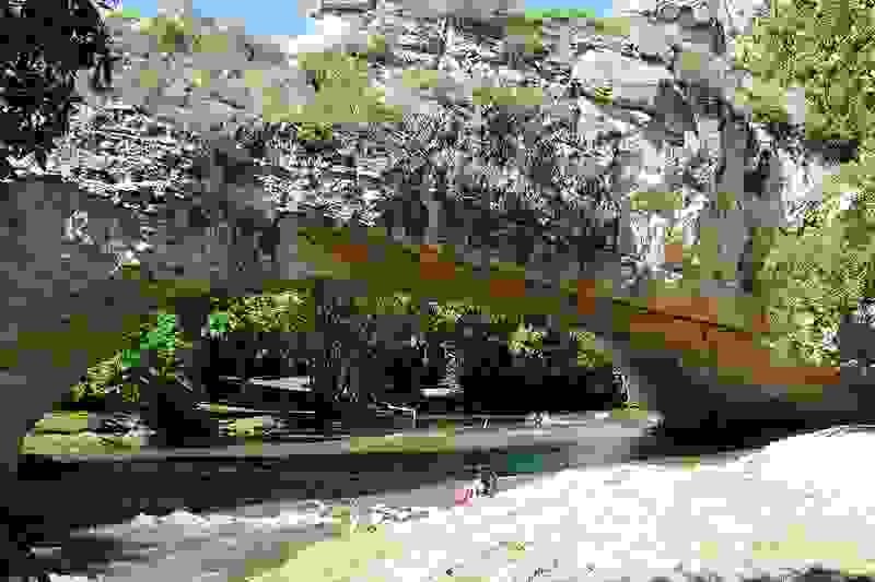 800px-Ayres Natural Bridge Park Wyoming