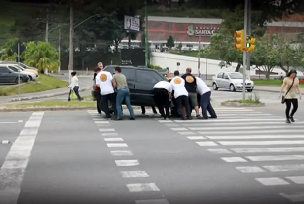 big-brazilian-crosswalk-guards 01
