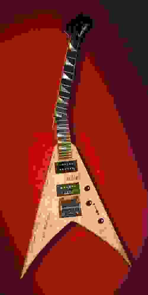 smashed-guitar-renzor
