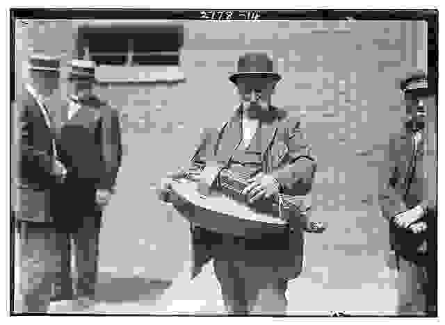 hurdy-gurdy