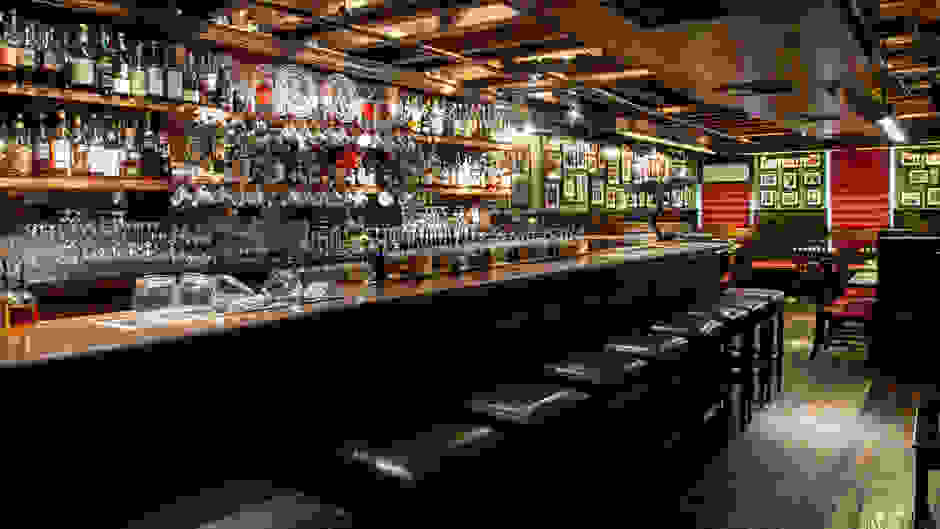 ekpliktika-bar-ston-kosmo5