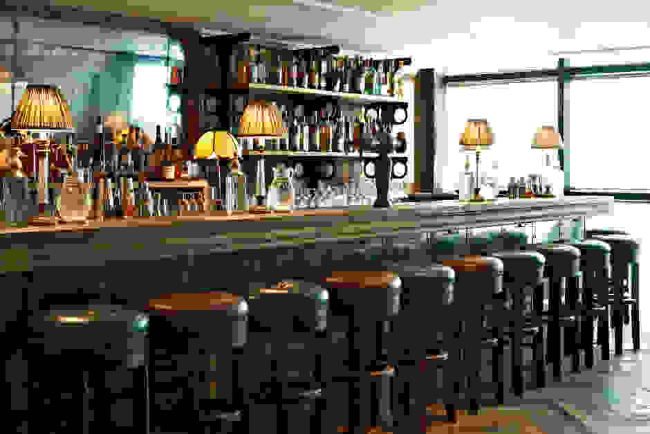 ekpliktika-bar-ston-kosmo7
