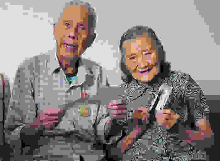 senior-couple-recreates-wedding-day-3