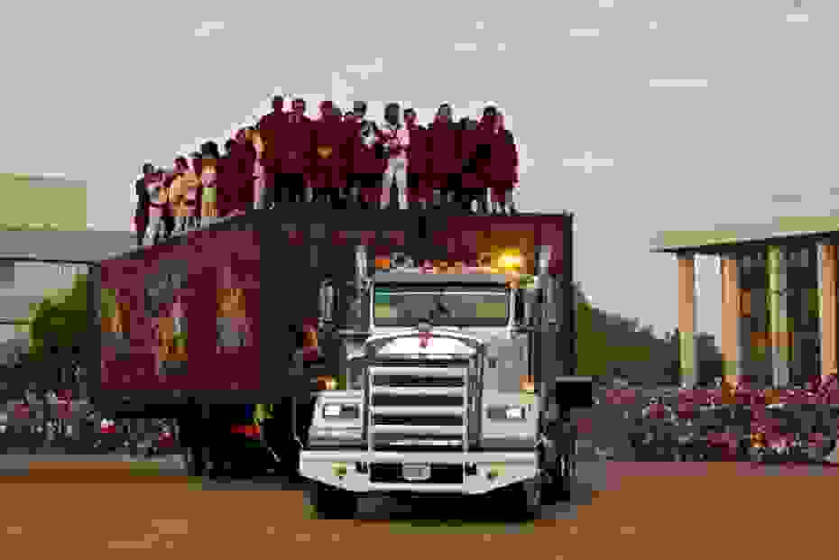 gianttruck-930x621.jpg