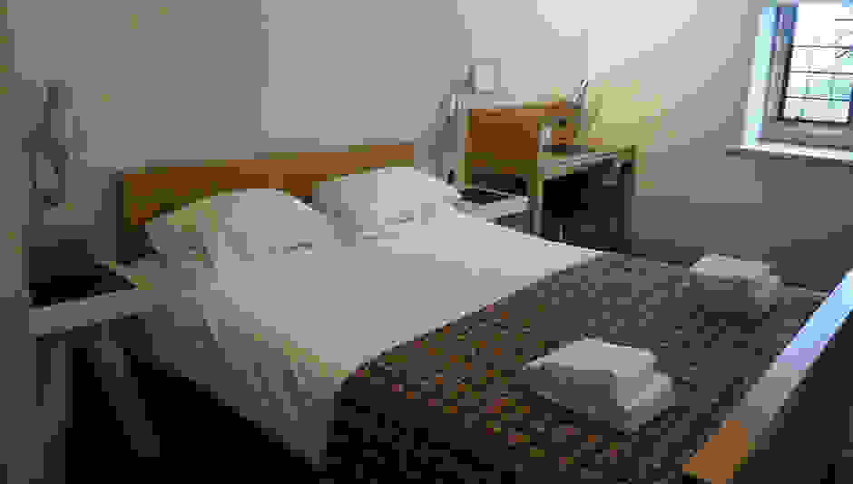 gladstones-bedrooms-04.jpg