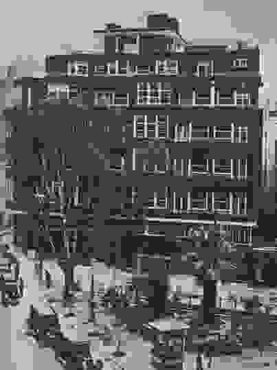 gonies-tis-athinas-tou-1930-mple-polikatikia.jpg