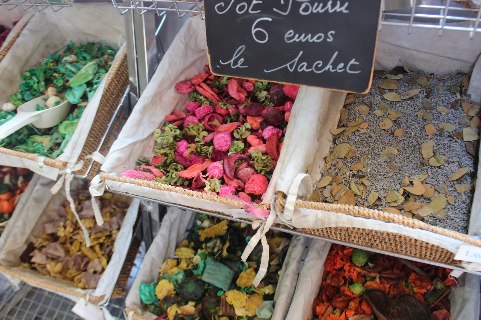 grasse-i-poli-ton-louloudiondried-flowers-perfume-scent.JPG