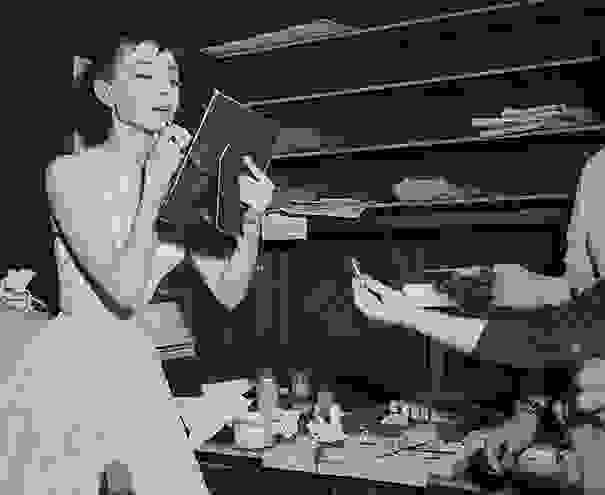 historic-photography-rare-audrey-hepburn-3.jpg