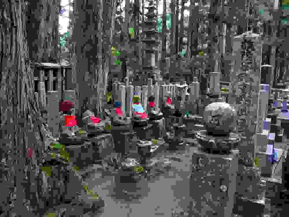 koyasan_cemetery.jpg