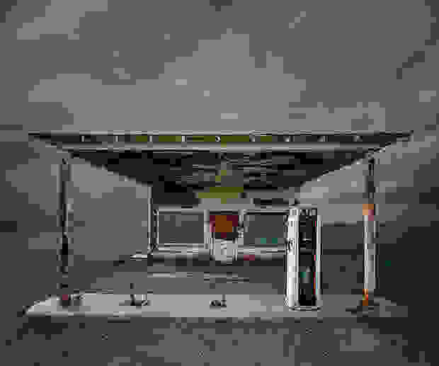 ksexasmena-meri-stin-erimo-Niland-Abandon-Gas.jpg