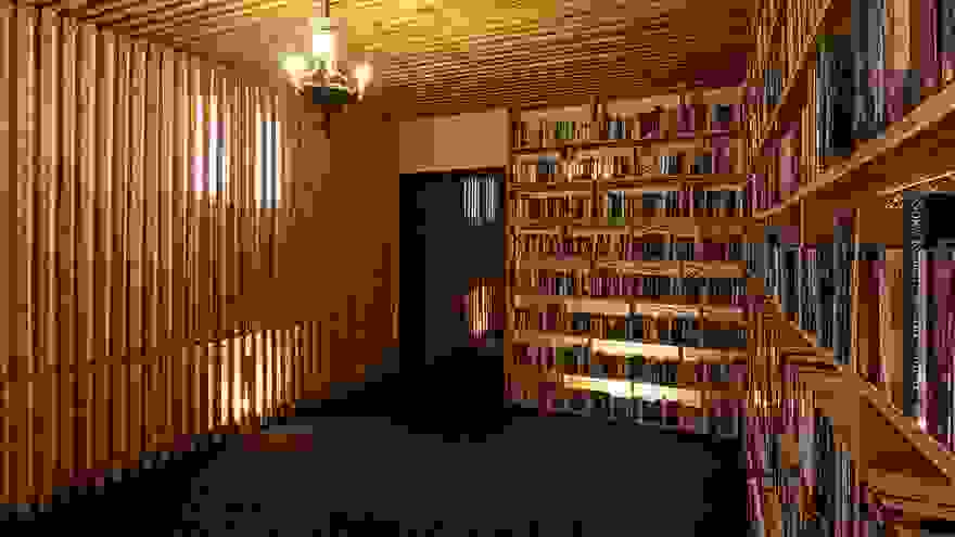 literary-man-hotel-50000-books-portugal-1.jpg